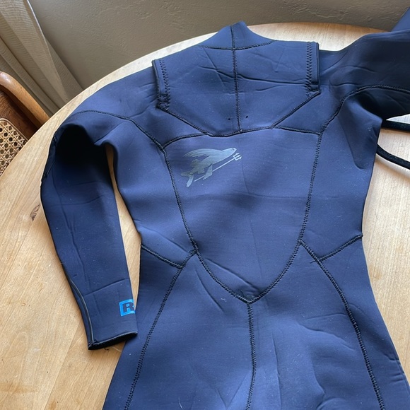 Patagonia R1 Yulex Wetsuit Women’s Size 4 - Picture 11 of 15